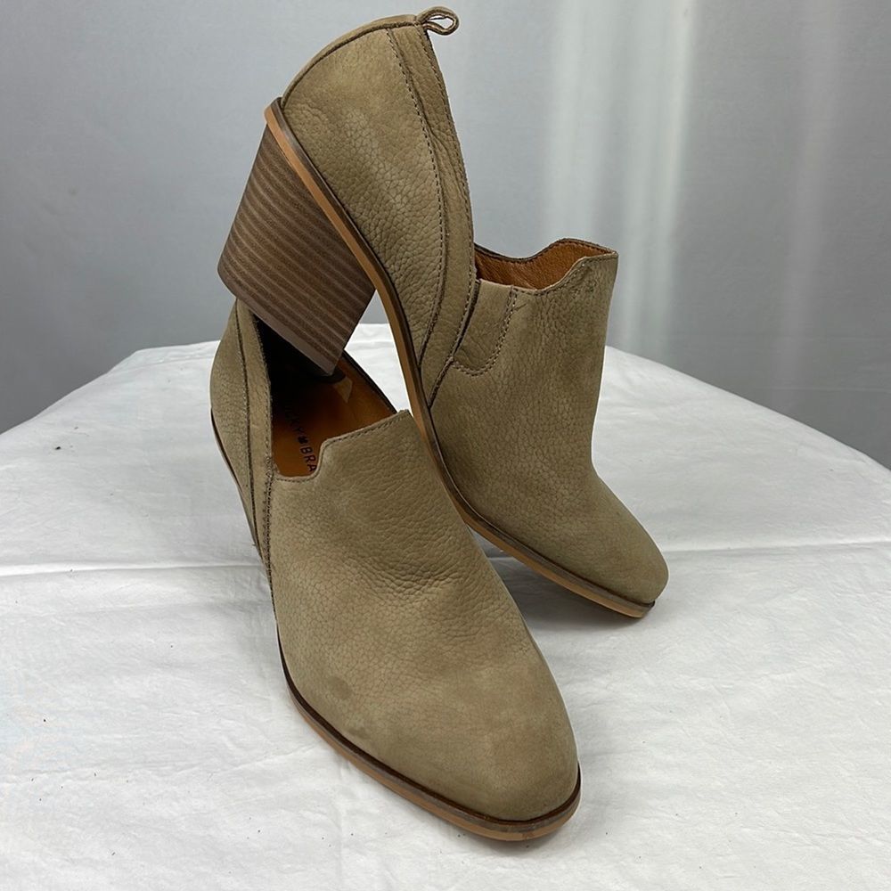 Lucky Brand Vennia Ankle Booties Boots Chunky Cowboy Heel Dune Size 10 NEW
